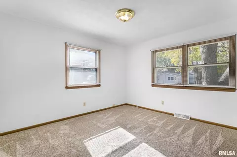 4620 47th St, Moline, IL 61265 photo 15