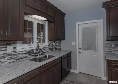 262 8th St, Silvis, IL 61282 photo 8
