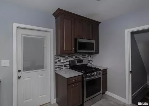 262 8th St, Silvis, IL 61282 photo 10
