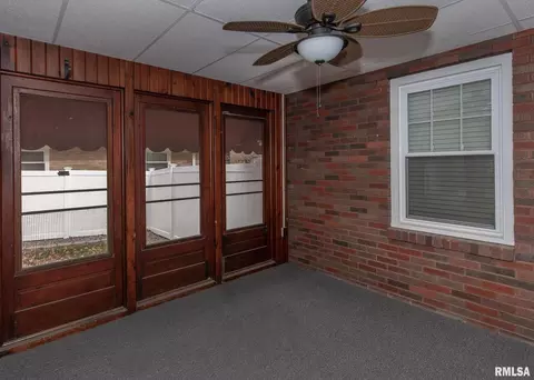 262 8th St, Silvis, IL 61282 photo 33
