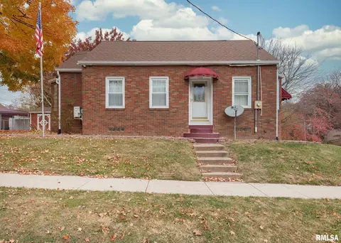 262 8th St, Silvis, IL 61282 photo 1