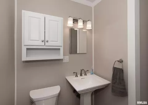 262 8th St, Silvis, IL 61282 photo 17