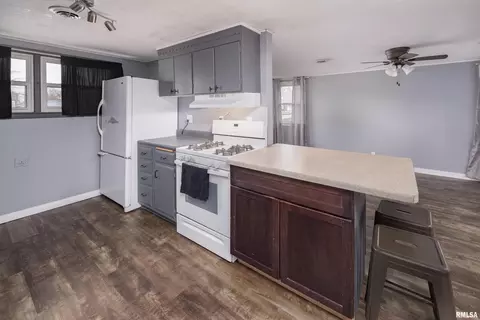 2412 10th St, Silvis, IL 61282 photo 5