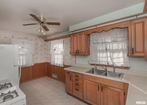 1441 34th St, Moline, IL 61265 photo 6