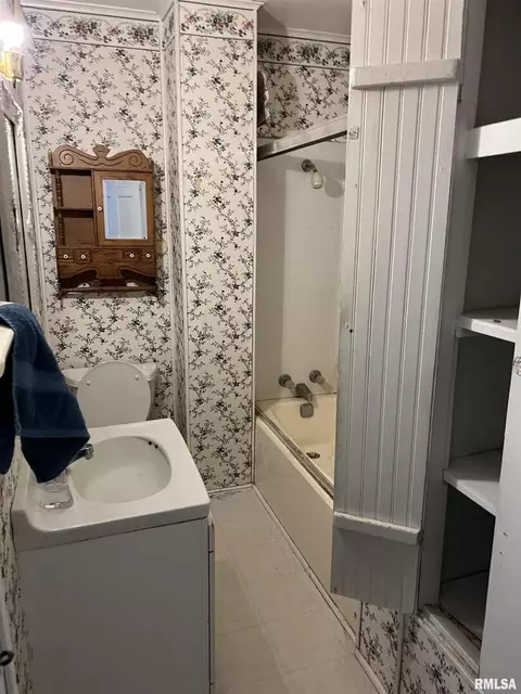 3615 22nd Ave, Moline, IL 61265 photo 7