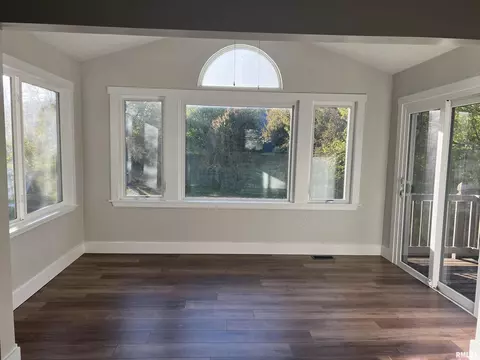35 Park Ave, Park View, IA 52748 photo 6