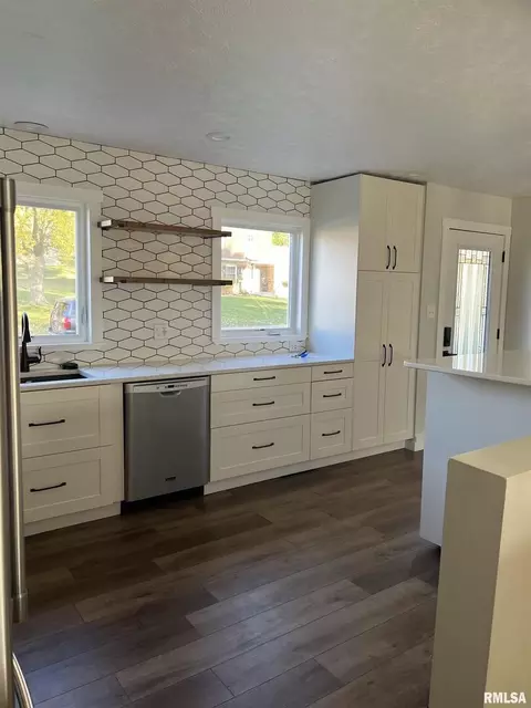 35 Park Ave, Park View, IA 52748 photo 18