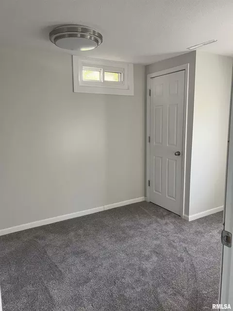 35 Park Ave, Park View, IA 52748 photo 14
