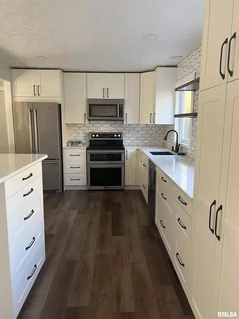35 Park Ave, Park View, IA 52748 photo 9