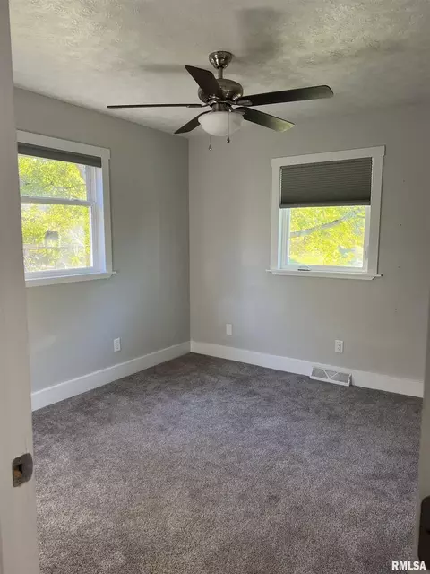 35 Park Ave, Park View, IA 52748 photo 5