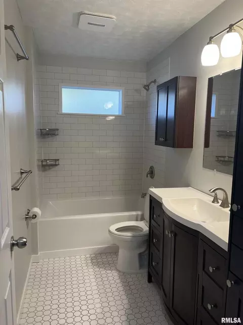 35 Park Ave, Park View, IA 52748 photo 4