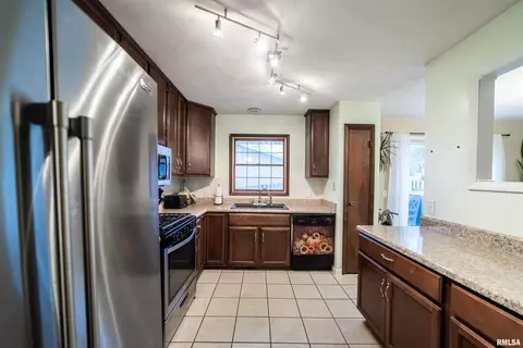 3421 15th St, Moline, IL 61265 photo 10