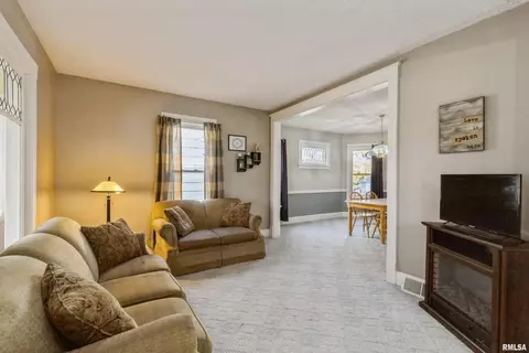 1108 25th St, Moline, IL 61265 photo 9
