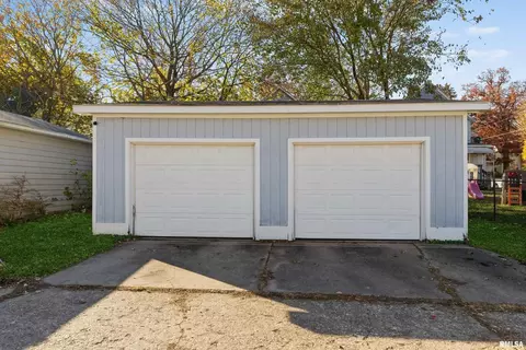 1108 25th St, Moline, IL 61265 photo 3