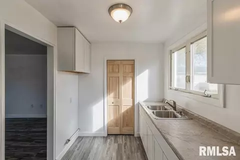 1006 38th St, Moline, IL 61265 photo 8