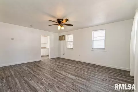1006 38th St, Moline, IL 61265 photo 4