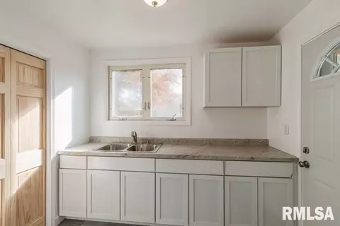 1006 38th St, Moline, IL 61265 photo 7