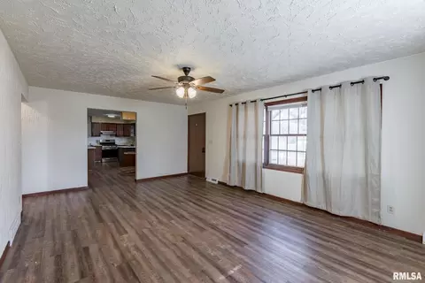 901 17th St, Viola, IL 61486 photo 9