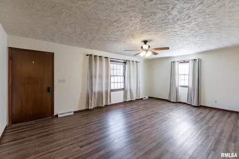 901 17th St, Viola, IL 61486 photo 8