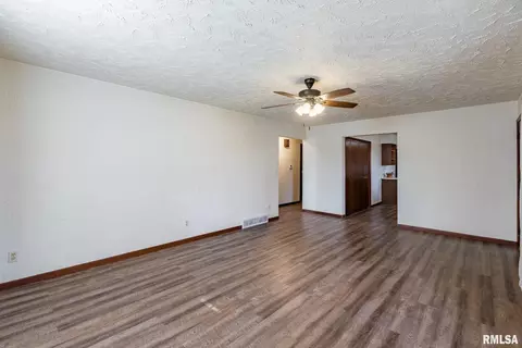 901 17th St, Viola, IL 61486 photo 10
