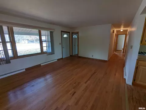 1221 10th St, Silvis, IL 61282 photo 5