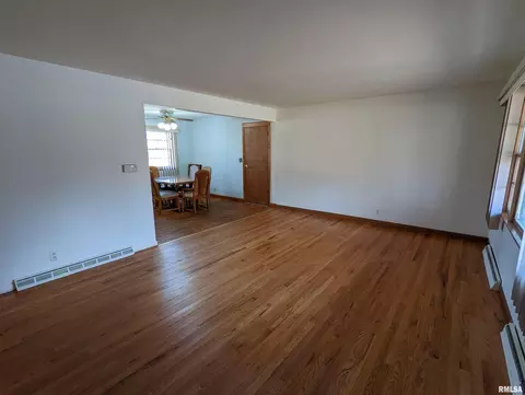 1221 10th St, Silvis, IL 61282 photo 3
