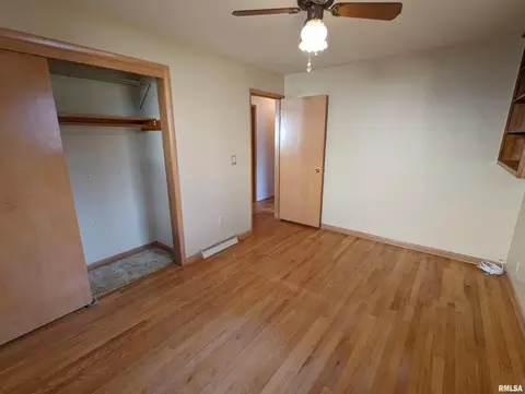 1221 10th St, Silvis, IL 61282 photo 11