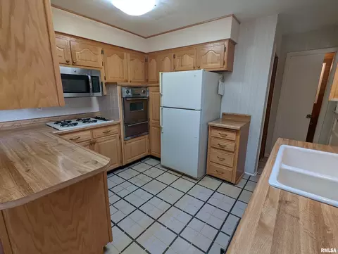 1221 10th St, Silvis, IL 61282 photo 23
