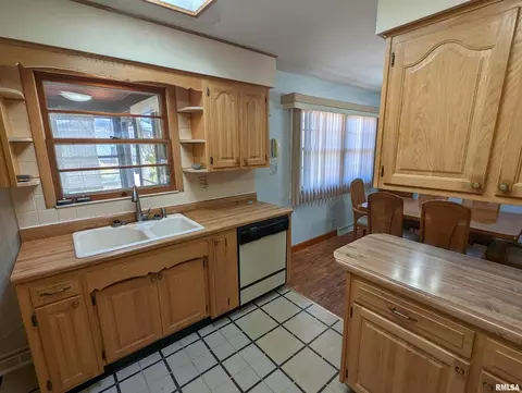 1221 10th St, Silvis, IL 61282 photo 25