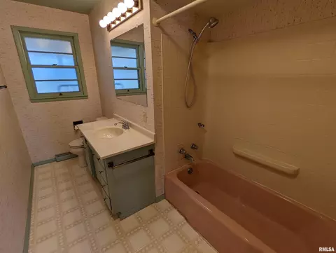 1221 10th St, Silvis, IL 61282 photo 18