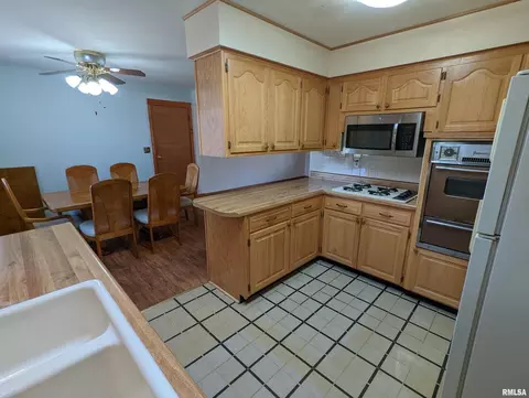 1221 10th St, Silvis, IL 61282 photo 26