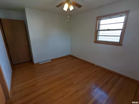 1221 10th St, Silvis, IL 61282 photo 17
