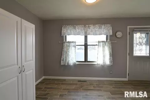 1313 4th St #5, Orion, IL 61273 photo 5