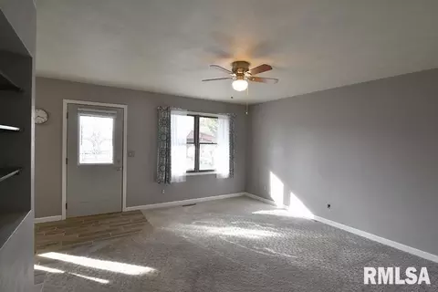 1313 4th St #5, Orion, IL 61273 photo 2