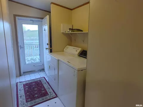 22949 243rd St, Eldridge, IA 52748 photo 2