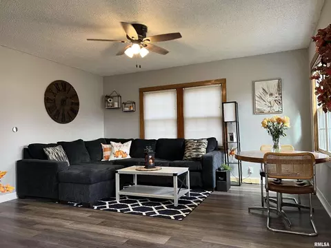 2105 4th St, Moline, IL 61265 photo 8