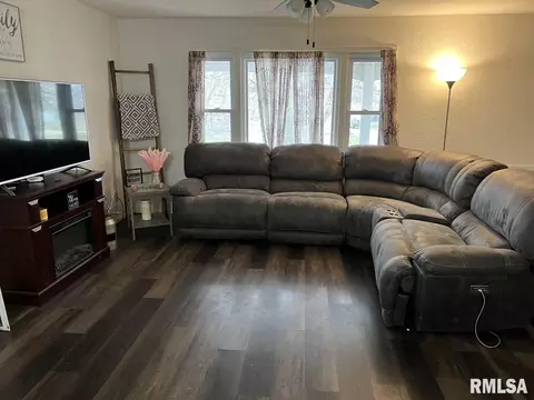 537 Beach St S, Kewanee, IL 61443 photo 16