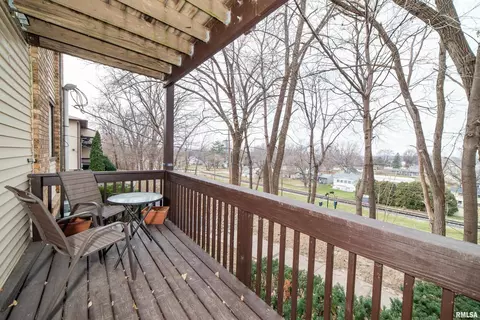 23 Cherry Hill Ct, Hampton, IL 61256 photo 2