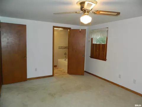 403 Badger Ct, Morrison, IL 61270 photo 13