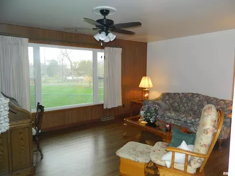 403 Badger Ct, Morrison, IL 61270 photo 3