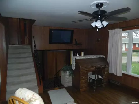 403 Badger Ct, Morrison, IL 61270 photo 2