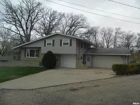403 Badger Ct, Morrison, IL 61270 photo 1