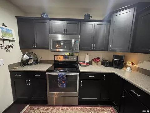 230 E Franklin St #204, Eldridge, IA 52748 photo 8