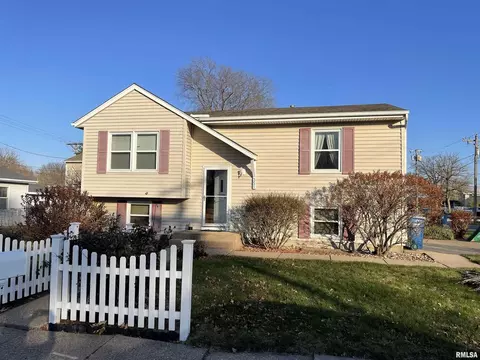351 N 3rd St, Eldridge, IA 52748 photo 1