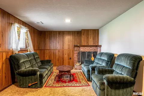 5009 44th Avenue Ct, Moline, IL 61265 photo 13
