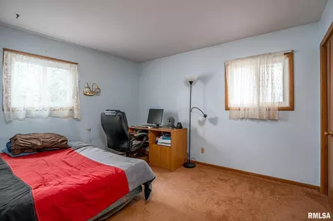 5009 44th Avenue Ct, Moline, IL 61265 photo 8