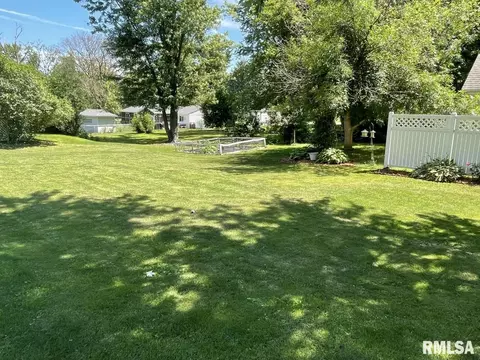 246 Dwight St, Kewanee, IL 61443 photo 3