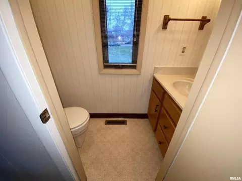 2534 28th St, Moline, IL 61265 photo 22