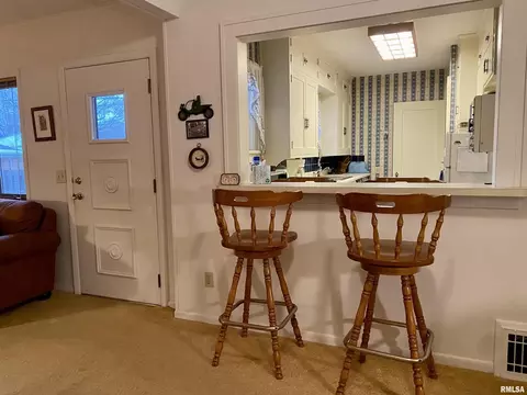 2534 28th St, Moline, IL 61265 photo 9