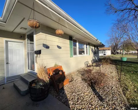 410 Park Court Ln, Morrison, IL 61270 photo 2